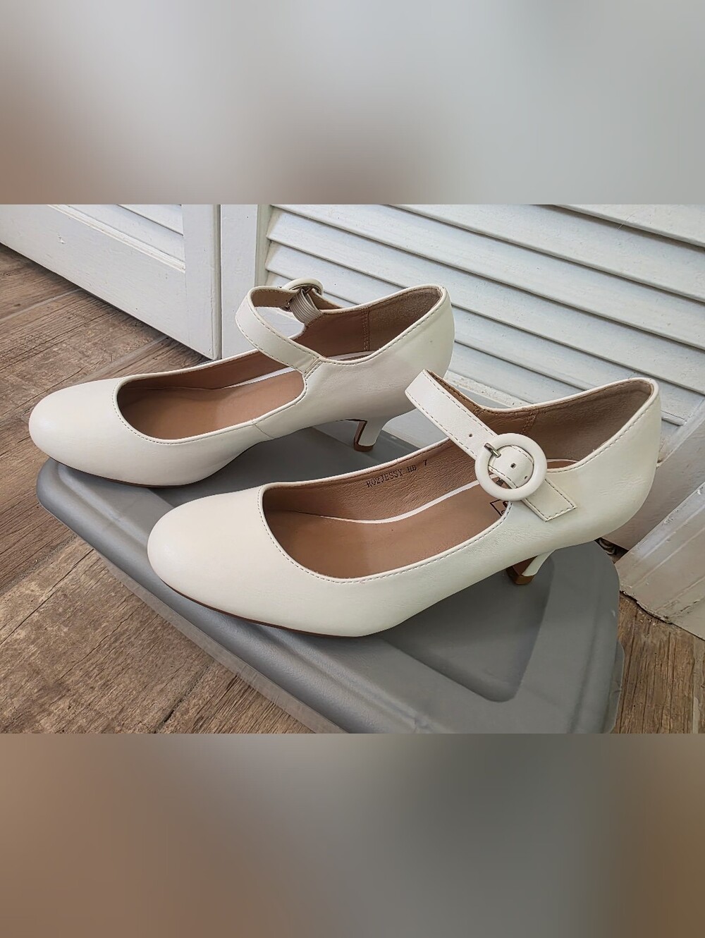 New IDIFU Ivory Kitten Heels Size 7